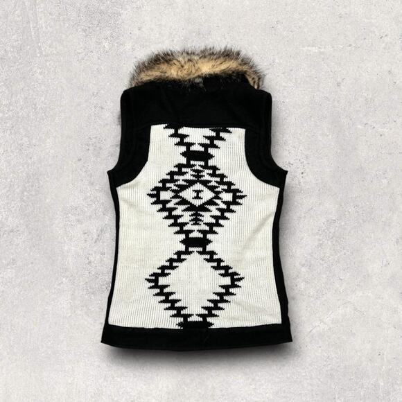 ★ Thread & Supply Aztec Pattern Black Faux Fur Trimmed Sleeveless Vest ★ - Picture 4 of 6